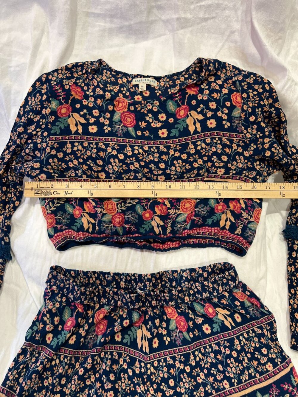 Earthbound Floral Boho Crop Top Shorts Set Bell Sleeve Fringe Resort Wear M - Picture 7 of 15